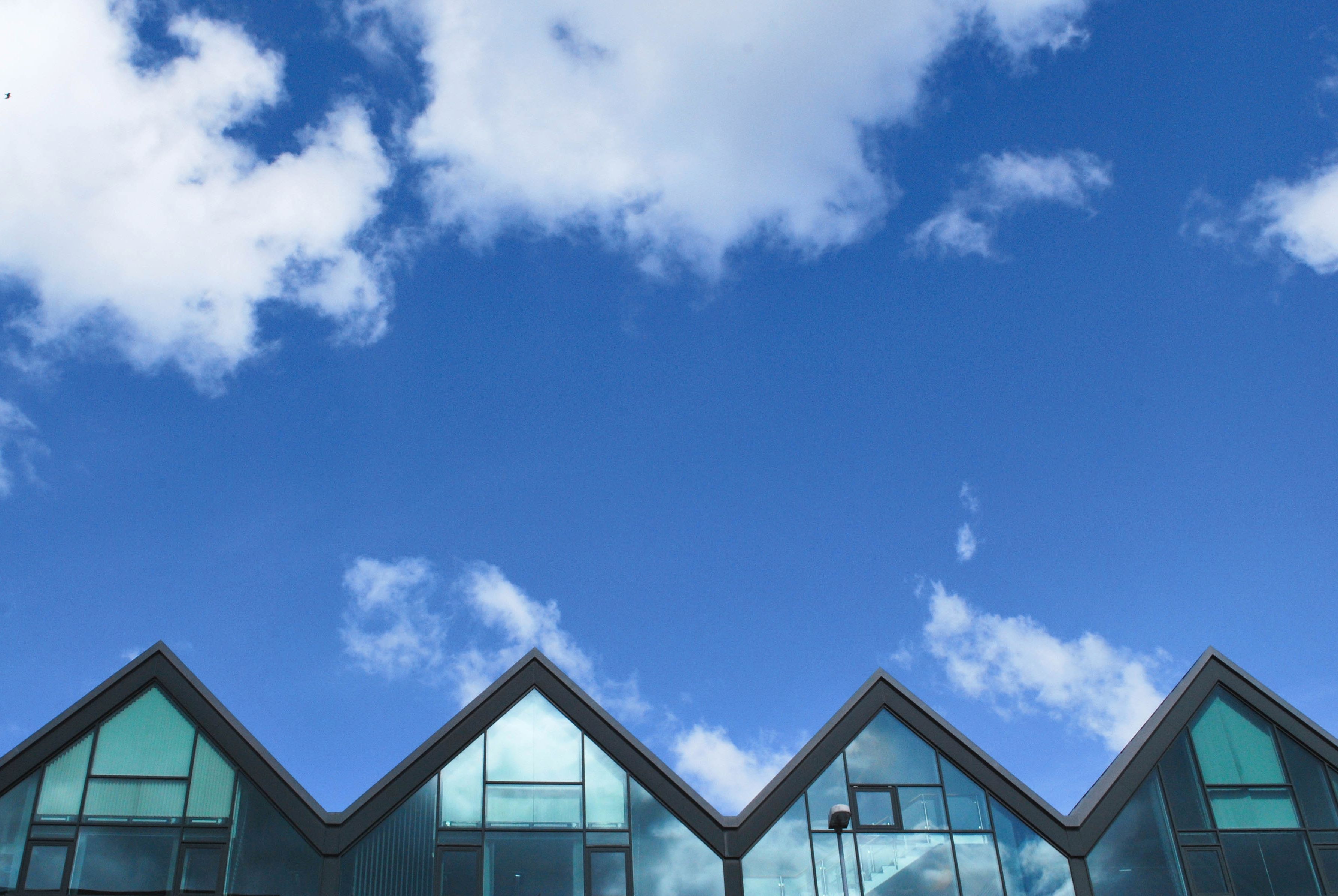 Repeating window bays